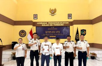 Dua Warga Binaan Lapas Tondano Terima Remisi Khusus Hari Raya Waisak 2570 BE