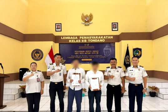 Dua Warga Binaan Lapas Tondano Terima Remisi Khusus Hari Raya Waisak 2570 BE