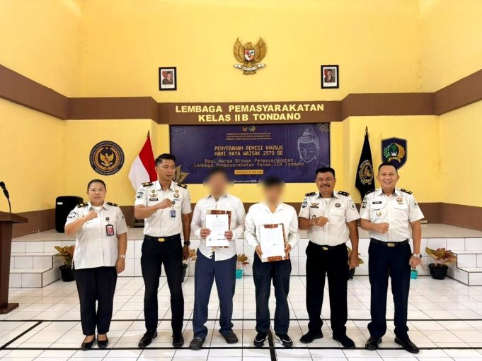 Dua Warga Binaan Lapas Tondano Terima Remisi Khusus Hari Raya Waisak 2570 BE