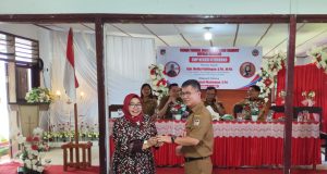 SMP Negeri 4 Tondano Gelar Pisah Sambut Kepsek dari Melky Palilingan Kepada Sriwati Masloman
