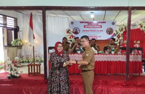SMP Negeri 4 Tondano Gelar Pisah Sambut Kepsek dari Melky Palilingan Kepada Sriwati Masloman