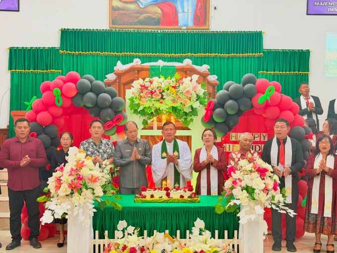 Wakili Bupati Minahasa, Kepala Diskominfo Minahasa Hadiri HUT Ke-59 GMIM Baitlahim Kauneran