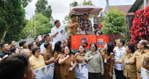 Gubernur Yulius Selvanus Serahkan Bantuan Traktor Pertanian untuk Kelompok Tani di Kakas dan Langowan Timur