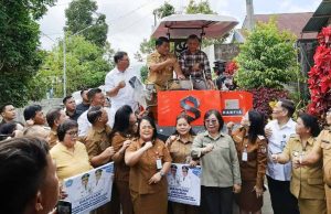 Gubernur Yulius Selvanus Serahkan Bantuan Traktor Pertanian untuk Kelompok Tani di Kakas dan Langowan Timur