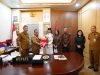 Harumkan Nama Minahasa di Tingkat Nasional, Faith Maengkom Terima Penghargaan dari Bupati Robby Dondokambey