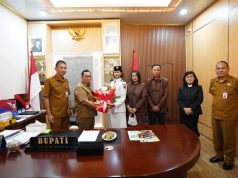 Harumkan Nama Minahasa di Tingkat Nasional, Faith Maengkom Terima Penghargaan dari Bupati Robby Dondokambey