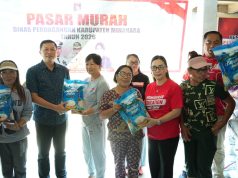 Wabup Vanda Sarundajang Tinjau Operasi Pasar Murah di Kawangkoan, Jaga Daya Beli Masyarakat