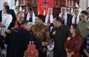 Bupati Robby Hadiri Ibadah Syukur HUT ke-37 GMIM Riedel Wawalintouan dan Pelantikan Pimpinan Jemaat Baru