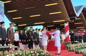 Wabup Vanda Jadi Irup Upacara Penurunan Bendera, Apresiasi Kinerja Paskibraka Minahasa