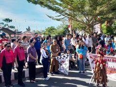Bunda PAUD Minahasa Martina Dondokambey-Lengkong Lepas Pawai Bocah HUT ke-81 RI