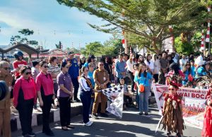 Bunda PAUD Minahasa Martina Dondokambey-Lengkong Lepas Pawai Bocah HUT ke-81 RI
