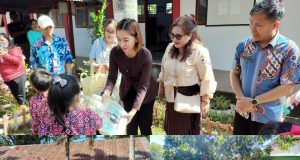 Lewat Tsunagu Japan Indonesia, Liony Mongi Bagikan 1.700 Paket ATK ke Pelajar Minahasa