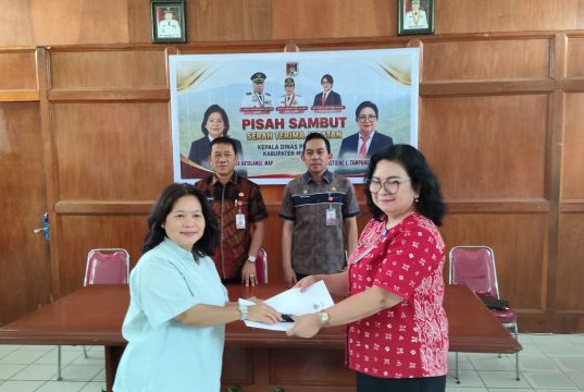 Sertijab Dinas Pertanian Minahasa, Christiene Tampanguma Resmi Gantikan Margaretha Ratulangi