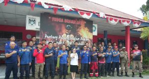 Sambangi Markas Damkar, Wabup Minahasa Salurkan Logistik untuk Personel Siaga Karhutla