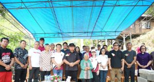 Bangkitkan Semangat Mapalus, Bupati Robby Dondokambey Letakkan Batu Pertama Pembangunan RTLH di Kombi