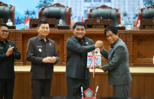 Gubernur Yulius Selvanus Paparkan RAPBD 2027 di Paripurna DPRD Sulut