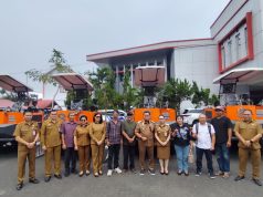 Bupati Robby Dondokambey Serahkan Traktor Crawler Bantuan Kementan untuk Kelompok Tani Minahasa